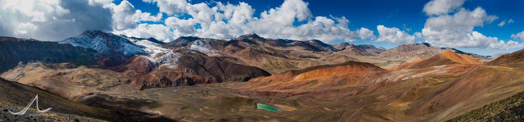 The Sutlej River, Langqen Zangpo as it is known in Tibet, cuts through the vivid, painting-like landscape of western Tibet between Tirthapuri and Tholing.